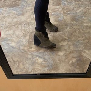 Navy green Sorel boots